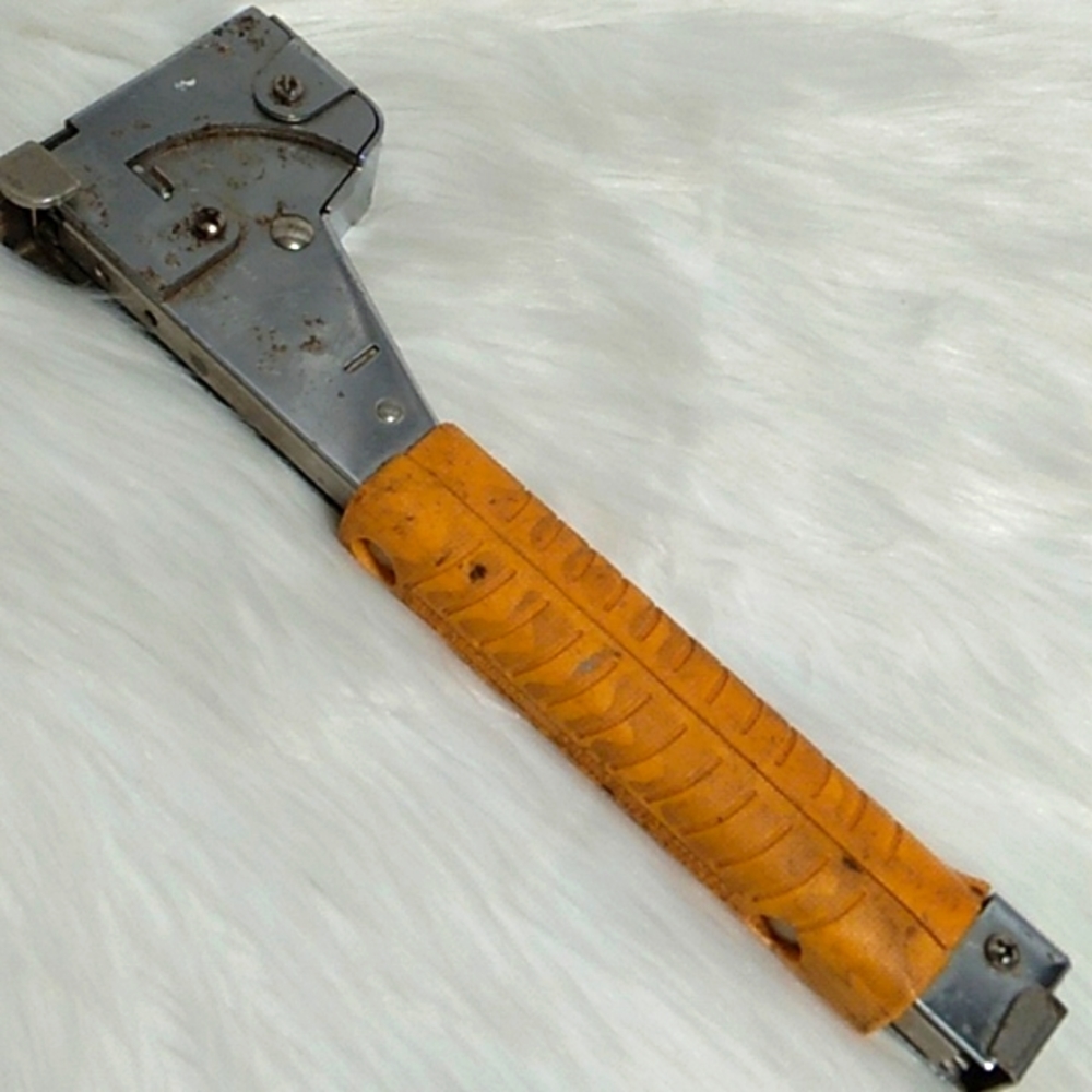 Vintage Arrow Slap Staple Wprks Great